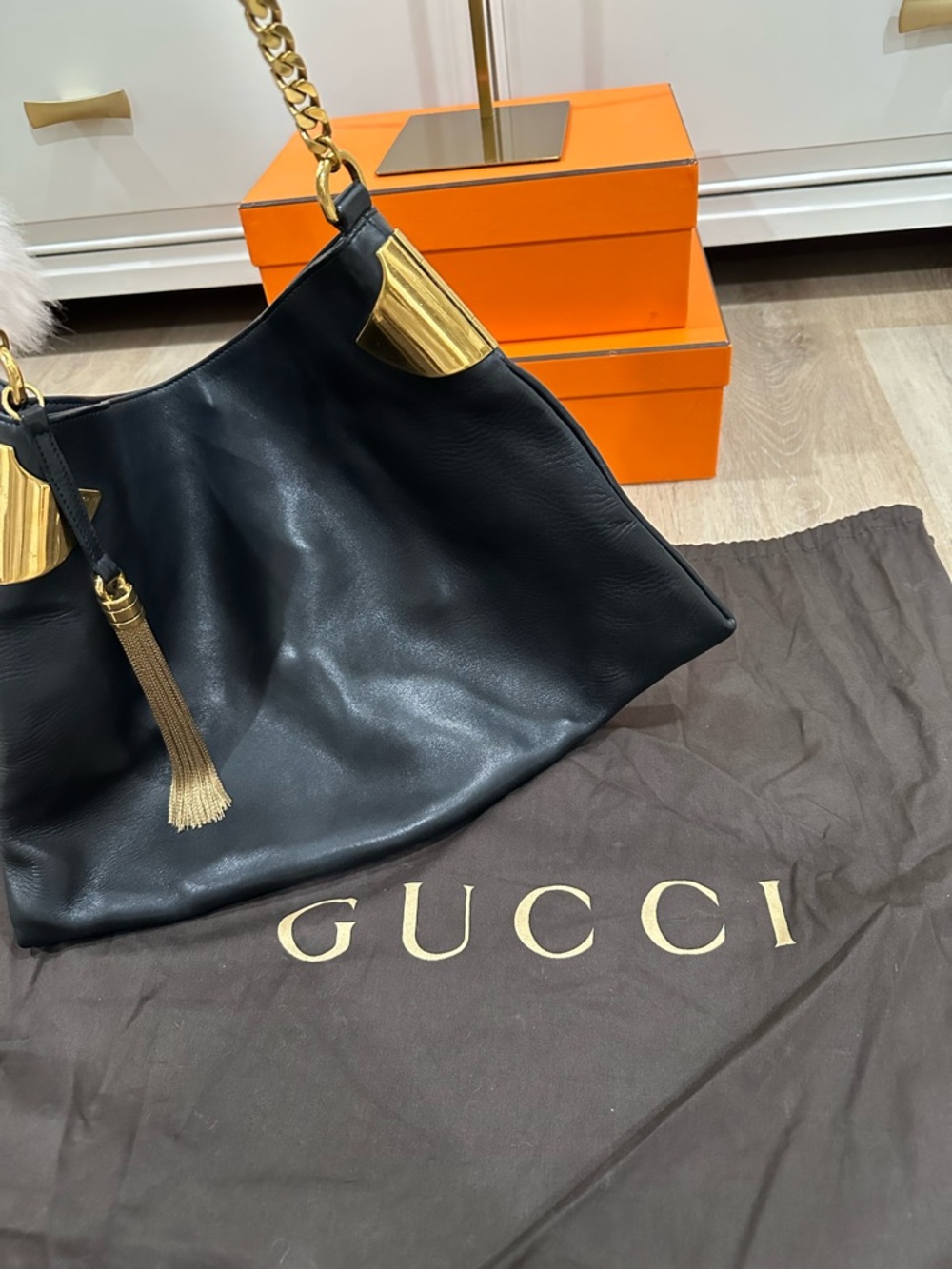 Gucci Black Leather Shoulder Bag with Gold Hardware - Picture 5 of 13